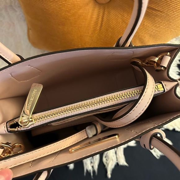 Michael Kors Mercer messenger bag - Picture 2 of 2